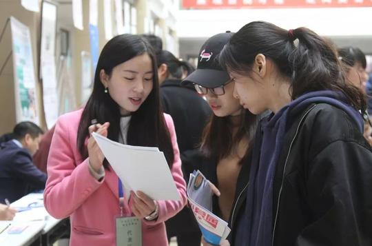 山东省女大学生专场招聘！还有创业项目推介！这个地方好热闹！