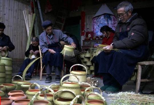 农村快要消失的“取暖神器”，靠纯手工编制，是结婚必备的吉祥物