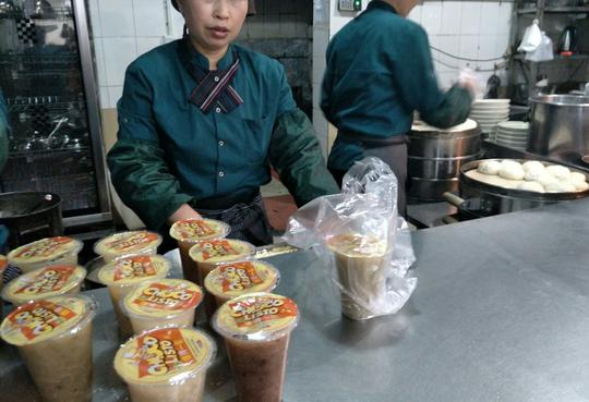 河南许昌：这家店卖包子为生，全市最贵，干了十几年生意依然火爆