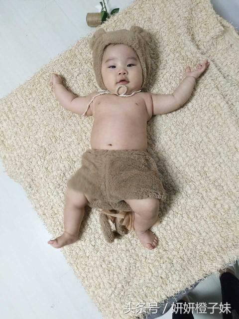 晒宝宝满月照朋友圈配图文字