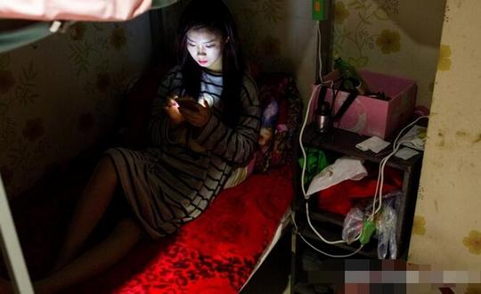 农村90后姑娘在城里做洗脚妹，月挣上万全部寄回家！