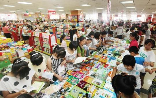 新华书店80年｜“80后”张佳玮：那些关于书的往事