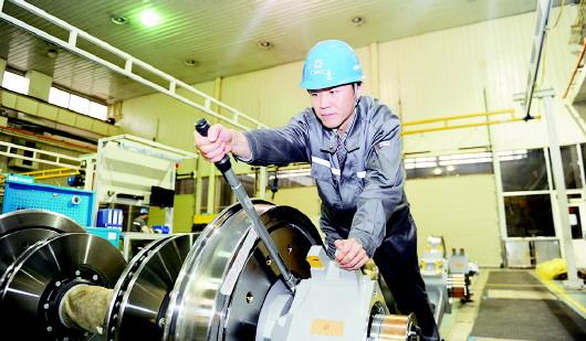 中车四方高级技师郭锐：装配高铁“快腿”的状元钳工