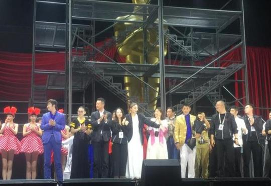 新玩家、明星大咖入局，从看成龙到看音乐剧