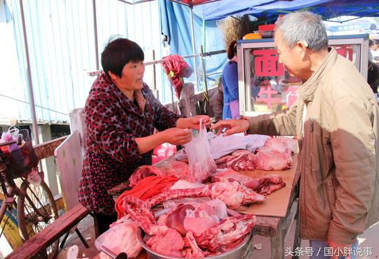 农村女子卖良心羊肉20多年，一天卖两只羊，回头客排队