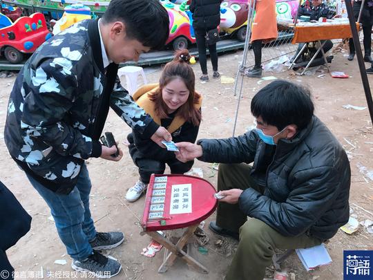 几颗瓜子骗500元，神鸟可以通古今，这些年遇到的“街头骗术”