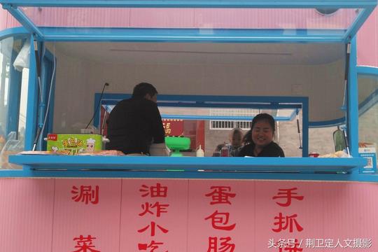 90后小夫妻开着电动美食车进农村，赚取创业第一桶金