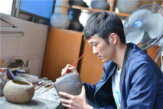 探访民间文物修复师：我们的手艺绝对比一般博物馆修复师要好