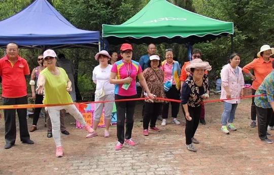 「动态」图们市新华街道新兴社区妇联开展关爱孤寡老人一日游活动