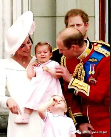 踩一踩我踩一下踩你脚表情包