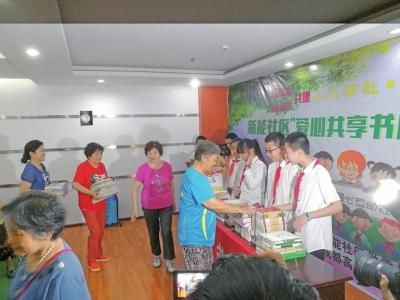 拿出自家闲置图书建社区“共享书屋”