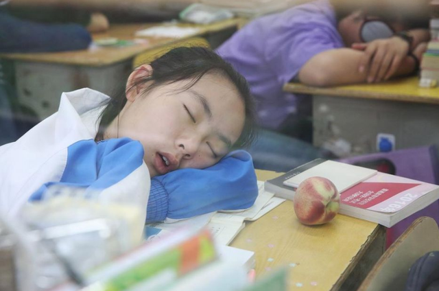 高中生睡觉为什么越睡越困(高中学习方法)