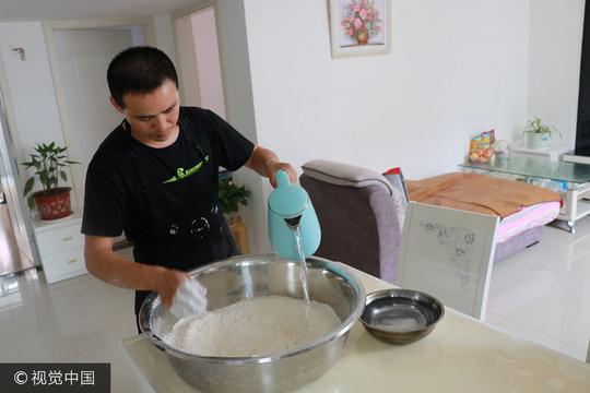 安徽芜湖一夫妻卖早点谋生每月收入过万