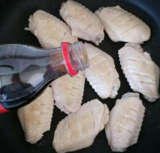 怎样煎鸡翅不粘锅不掉皮