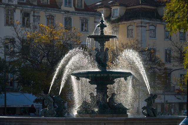 夏天能带孩子玩喷泉吗