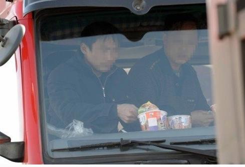 货车车主：我和搭档之间的最佳相处应该是这样的！