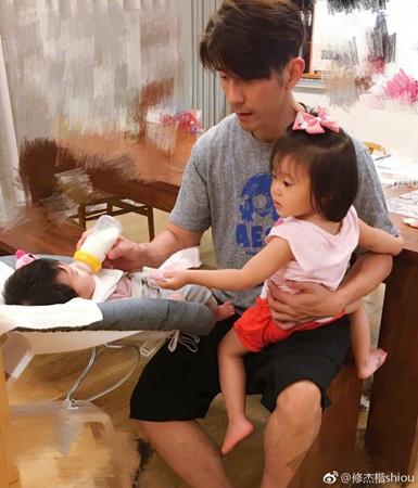 为什么宝宝老爱黏妈妈不黏爸爸