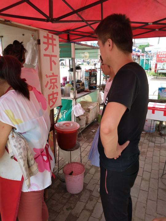 都说今年生意难做，打工也不赚钱，看看他们简简单单的生意，一年也可以赚10万！