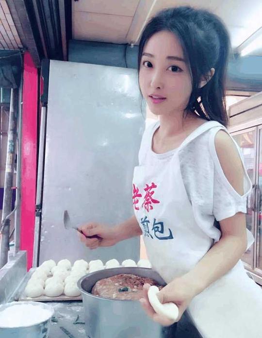 酷似贾静雯的包子铺老板娘，生意好到忙不过来