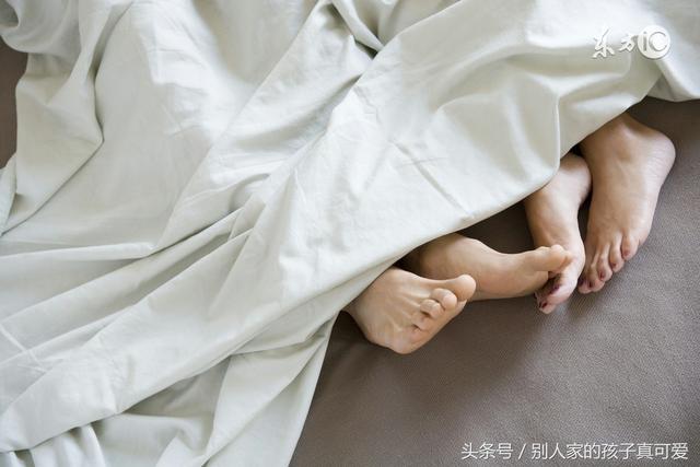 宝宝非要抱着睡是什么原因 宝宝非要抱着睡是什么原因