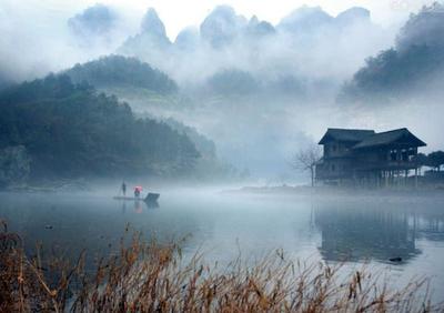 若问闲情都几许，一川烟草，满城风絮