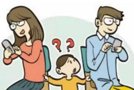 亲子最远的距离莫过于我在你身边，而你却给我发表情包，让孩子成为“伪”孤儿