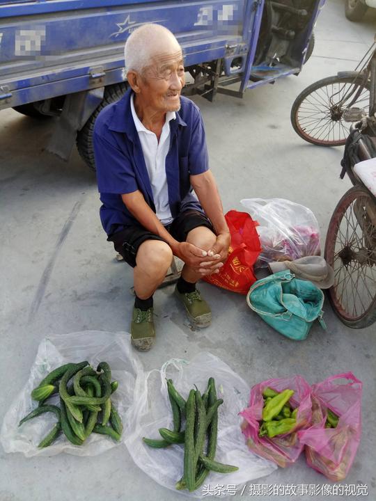 38度高温下农民的小生意，看的我落泪，抽空回家看看吧
