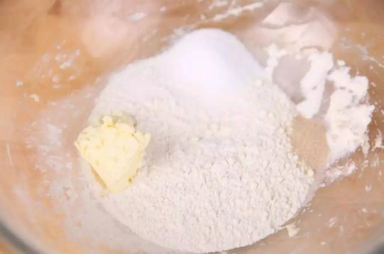 黄油、纯牛奶、炼乳、淡奶油、奶油奶酪和奶粉，哪种做出来的吐司更好吃？