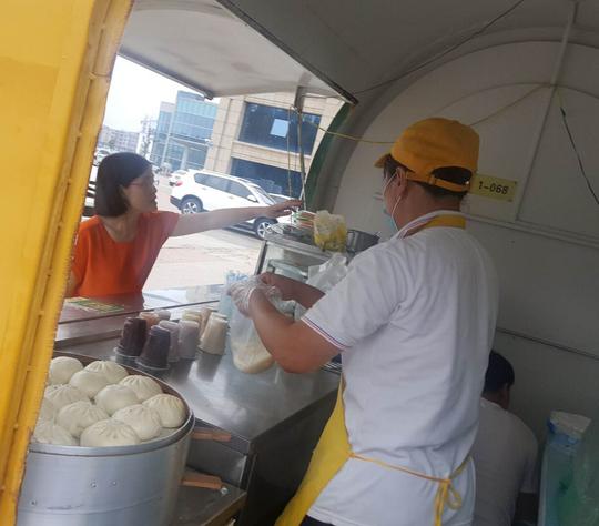 农村大姐到城里卖早餐，每天收入上千元，秒杀90%的白领