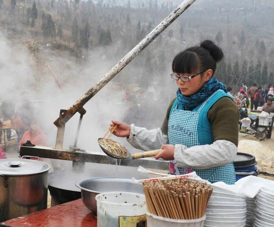 90后农村大学生放弃保研卖小吃，一年纯收入超十万
