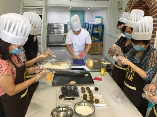 巾帼心向党喜迎十九大｜妇女创业就业实践基地免费举办diy手工面食制作培训班