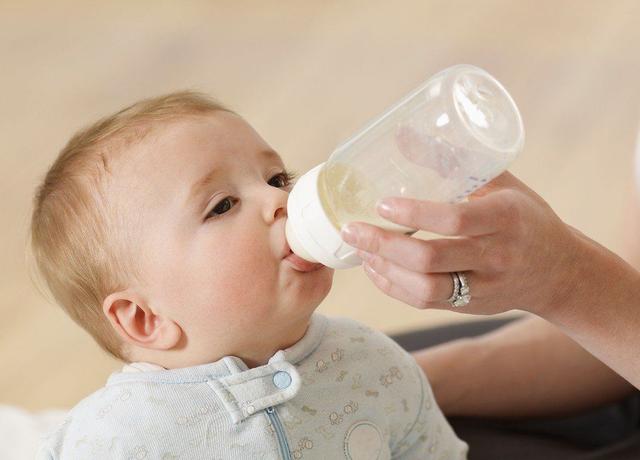 新生儿纯母乳喂养需要喝水吗