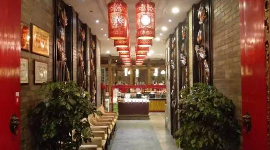 昆明这家16年的重庆老火锅，24小时营业，晚上8:30都还要排队