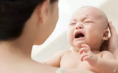 宝宝半夜哭闹是怎么回事