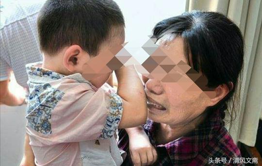 农村母亲第一次去城里儿子家，却遭孝顺儿媳嘲讽，老人无意接听儿媳手机发现她藏着一个秘密