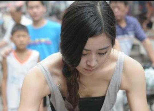 农村美女大学生卖豆腐生意红火让人羡慕，被人称为”豆腐西施“