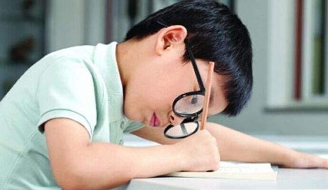 孩子有哪些症状是近视的预兆