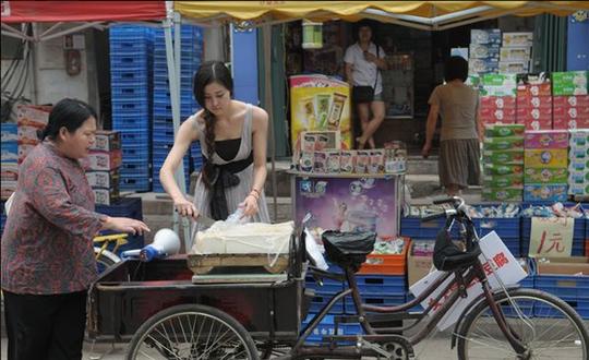 直击：女大学生创业卖豆腐，生意超红火