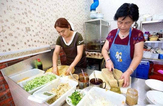 80后女子小吃创业，当地成名后月入3万，只想养老公