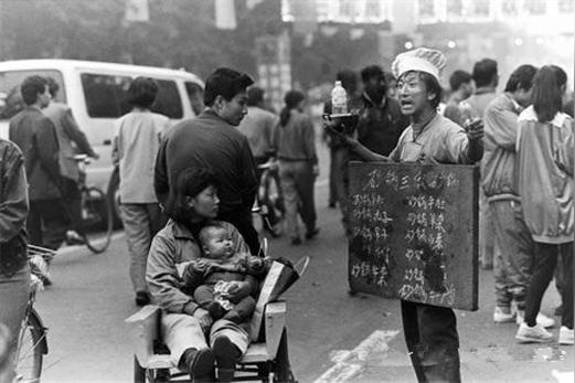 镜头下！一名日本人拍90年代中国：为“生计”奔波的人们