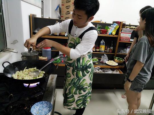 武汉高校共享厨房生意火爆大学生创新推出各类“共享”产品