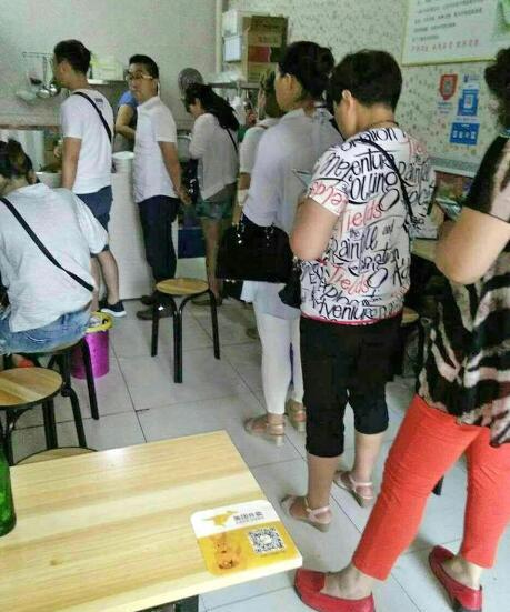 80后女子小吃创业，当地成名后月入3万，只想养老公