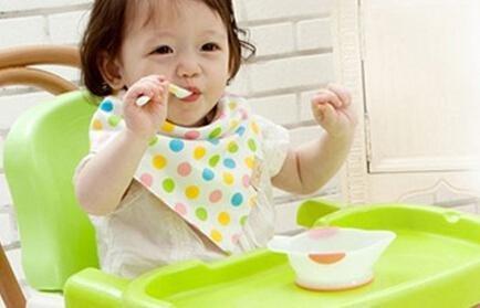 如何让宝宝爱上吃饭