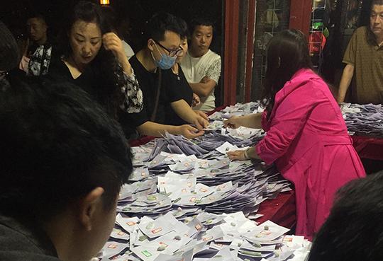 日赚1000元的地摊生意，月收入过3万她办到了