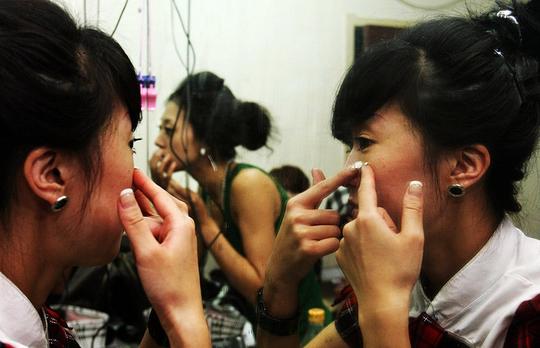 常年在夜场工作的农村女孩，心中委屈，却无法跟家里人讲