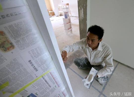 油漆工干一个月收入五六千元，上班戴防毒面具，回家头晕不想吃饭