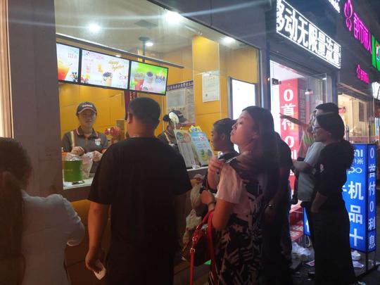 青岛夜市上的爆款小吃，各个月入万元，最后一个特暴利