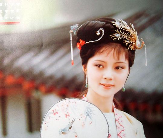 任是无情也动人，蘅芜君薛宝钗美图