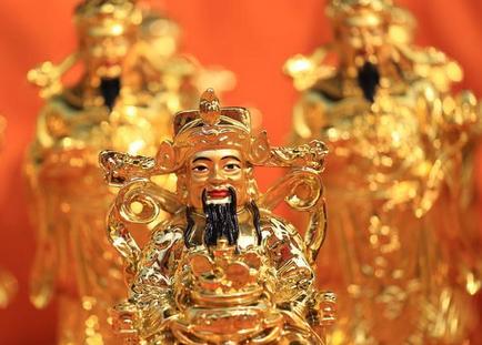 天生财命的三个生肖男，这辈子不会遭受贫穷困扰