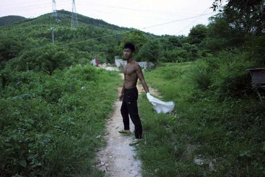 是什么让网红工地搬砖仔，月赚三万却依然选择在工地工作？